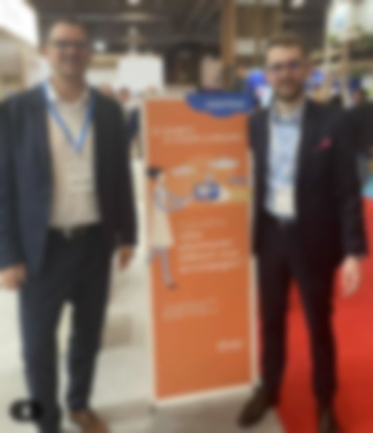 Sur le salon PharmagoraPlus à Paris (photo floutée)